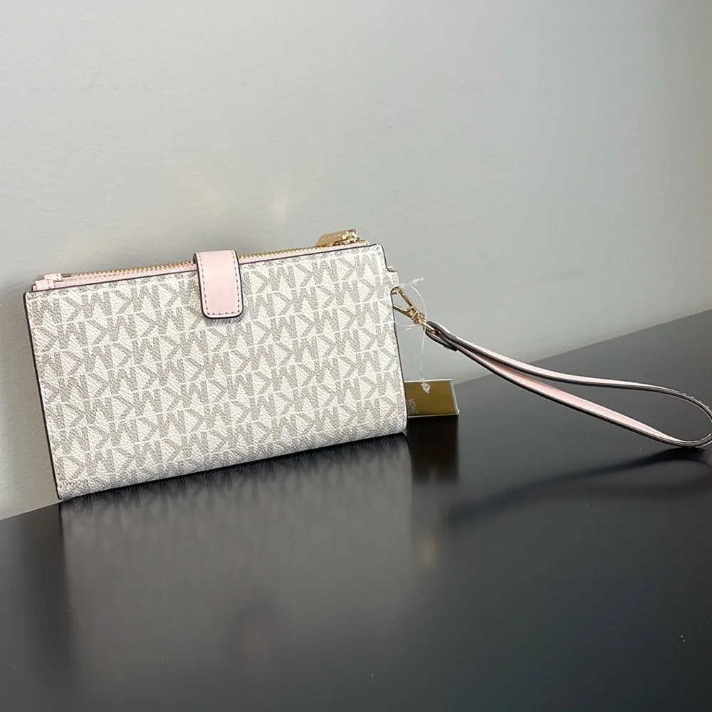 Michael Kors - Picture 3 of 6